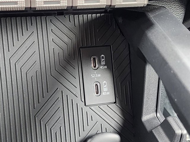 Used 2025 Toyota Tacoma Limited image 26