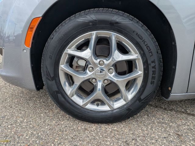 Used 2019 Chrysler Pacifica Limited w/ Advanced Safetytec Group image 21