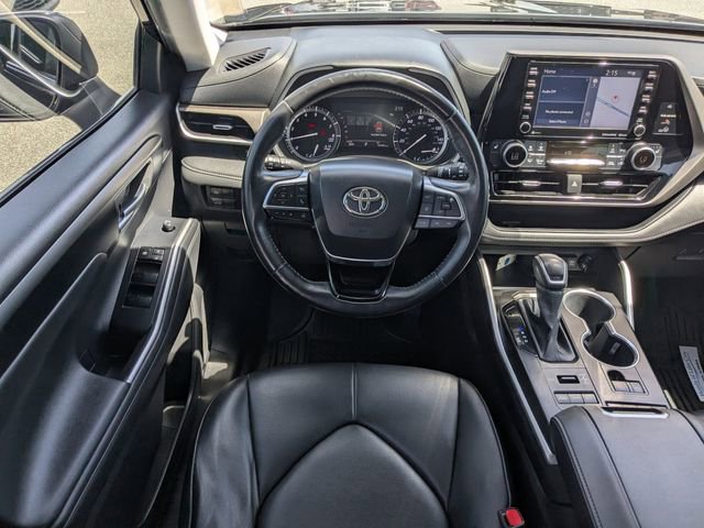 Used 2020 Toyota Highlander XLE AWD/4WD image 16
