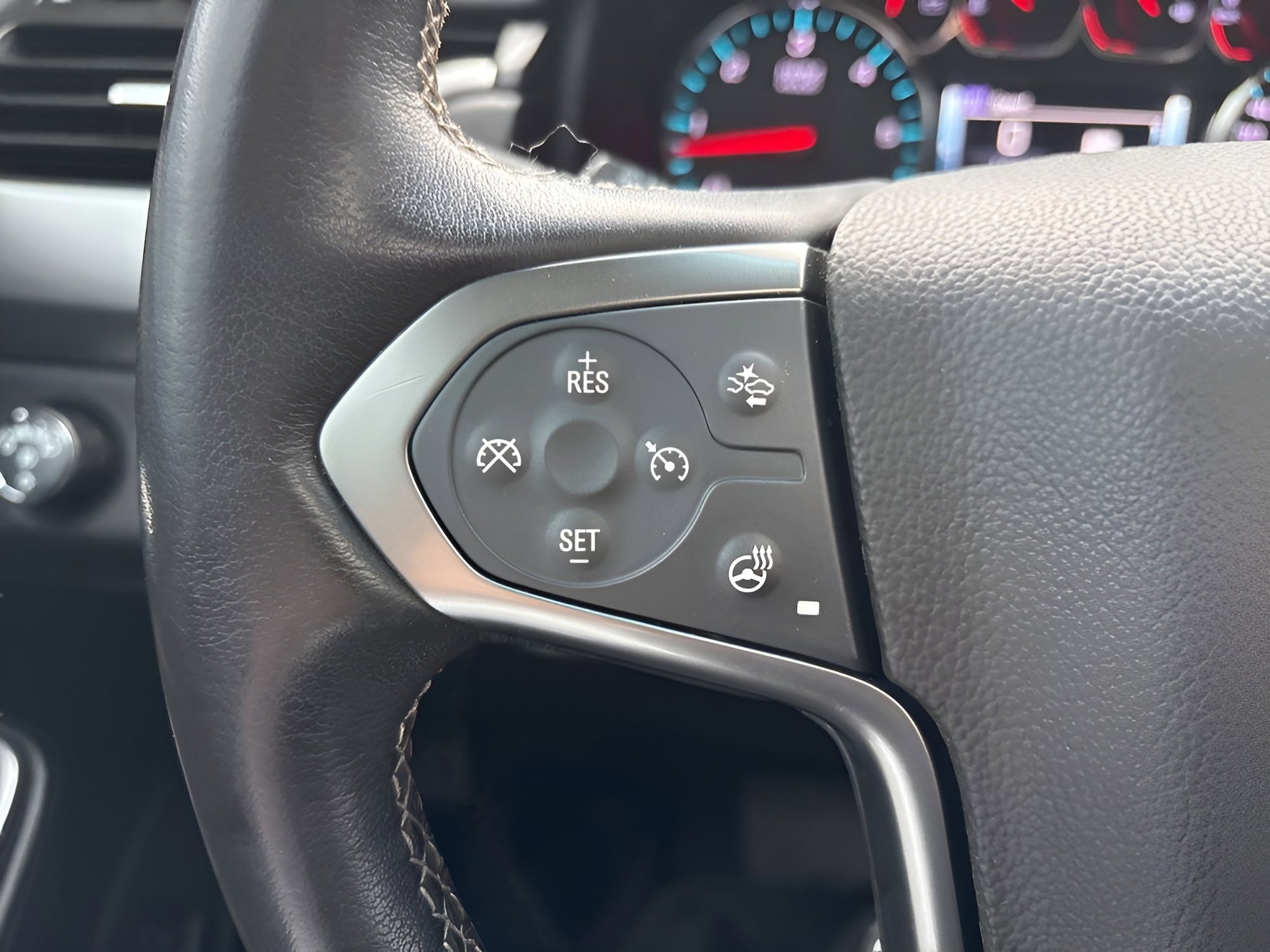 Used 2020 Chevrolet Suburban Premier image 24