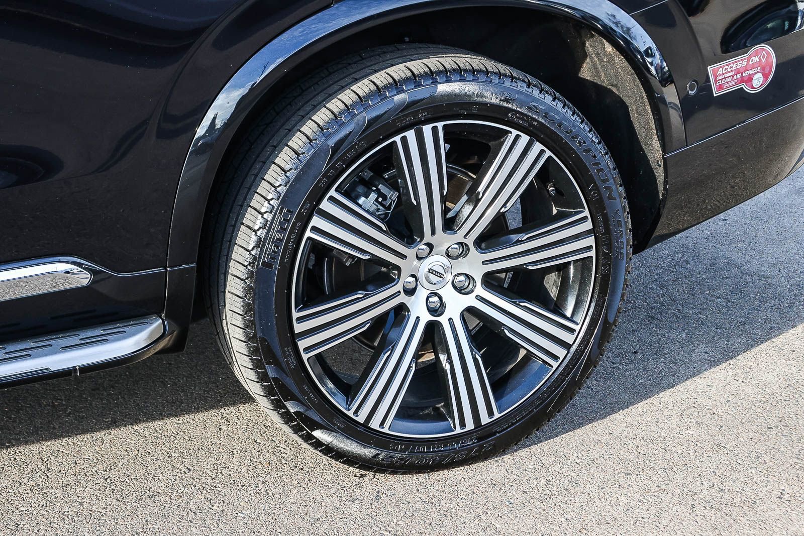 Used 2024 Volvo XC90 T8 Ultimate w/ Protection Package Premier image 11