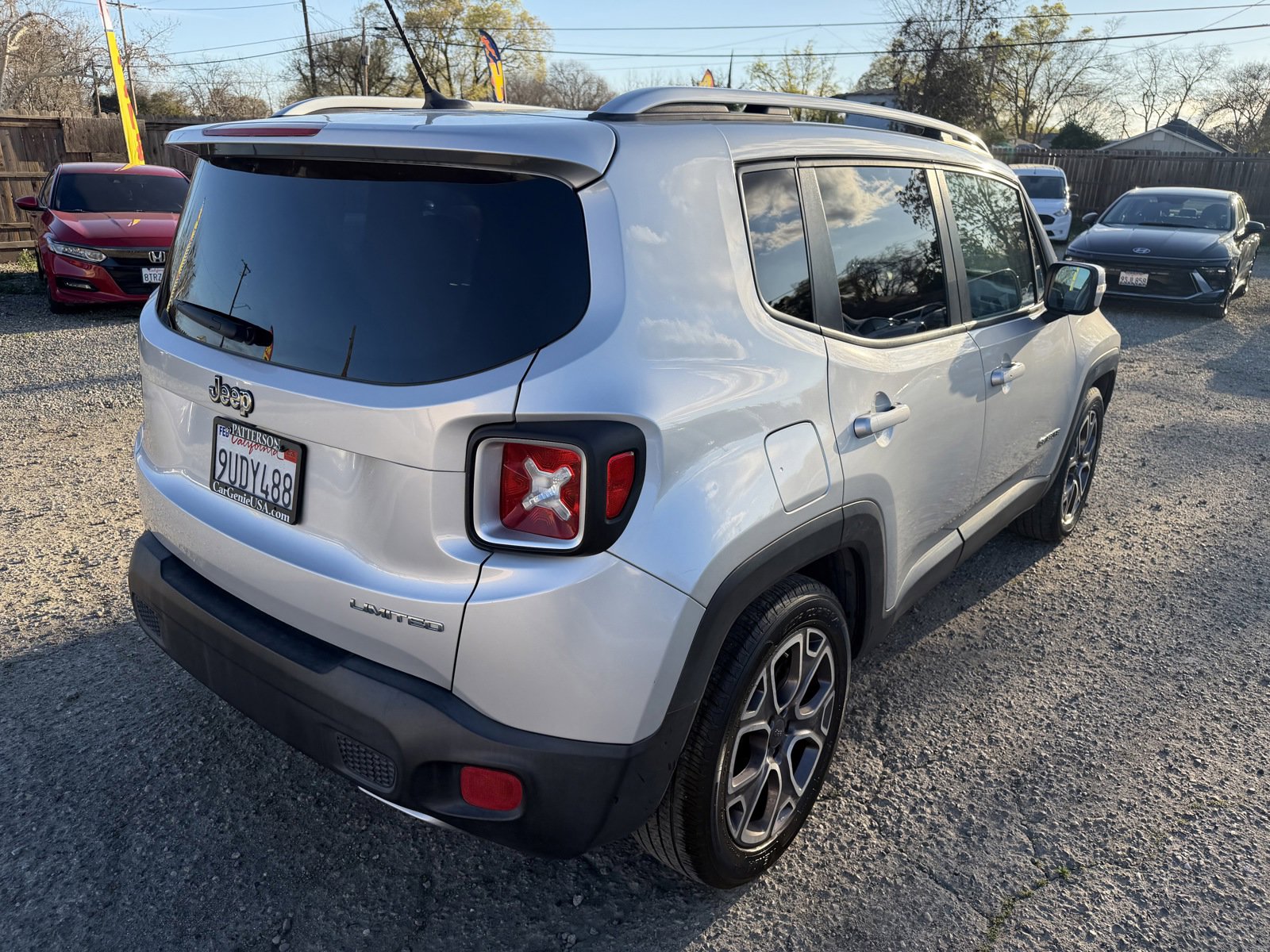Used 2016 Jeep Renegade Limited image 6