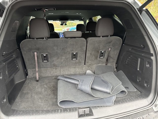 Used 2025 Chevrolet Traverse LT image 10