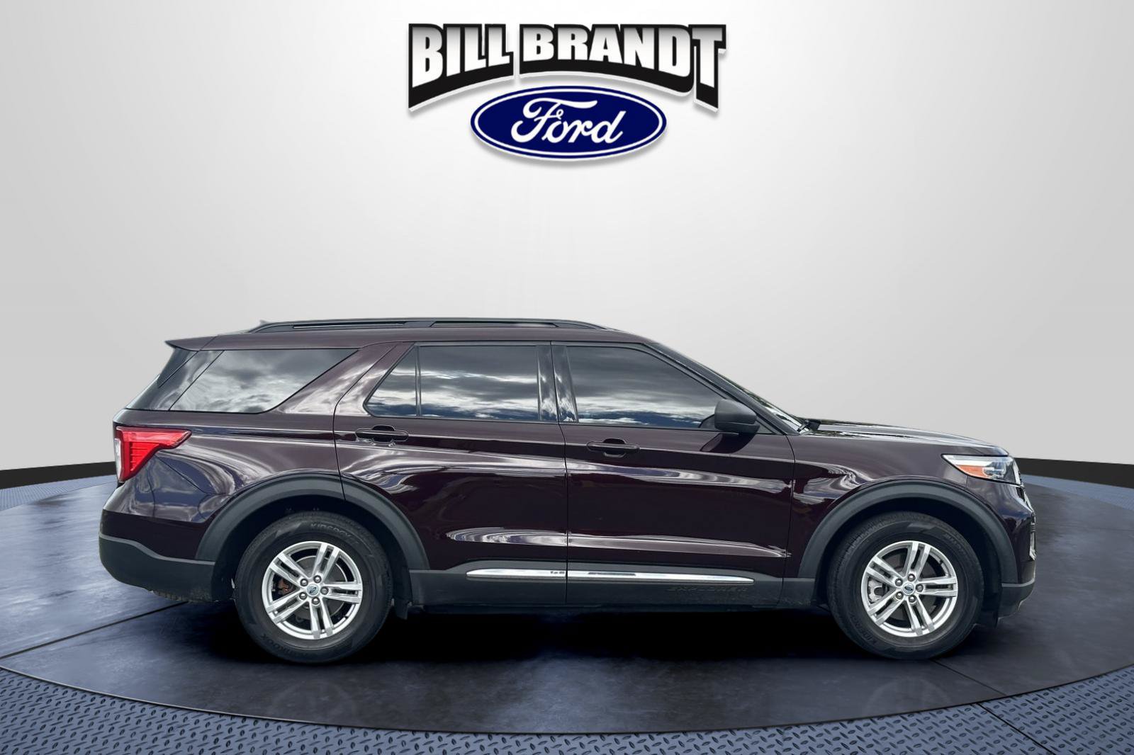 Used 2022 Ford Explorer XLT RWD image 2
