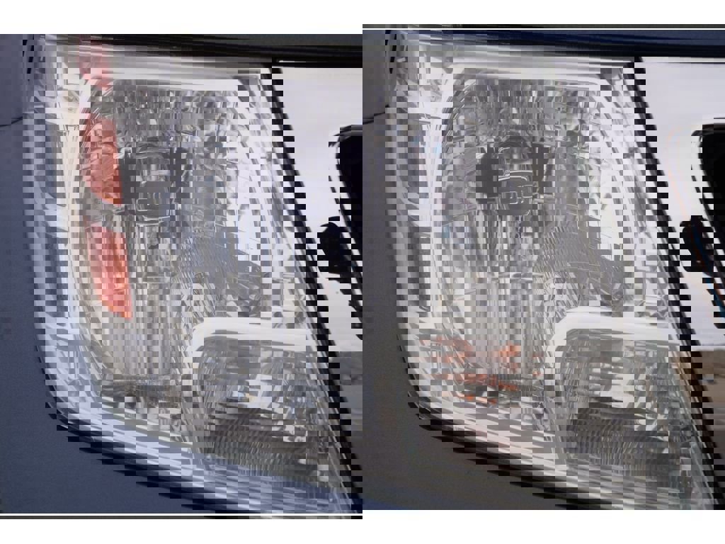 Used 2014 Nissan Frontier SV w/ SV Value Truck Package image 8