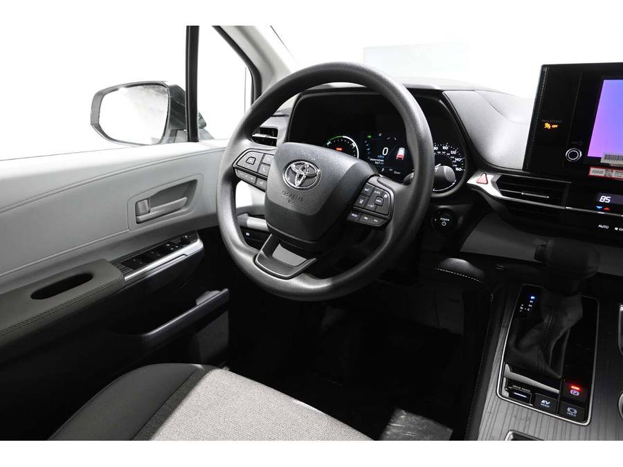 New 2025 Toyota Sienna LE image 23