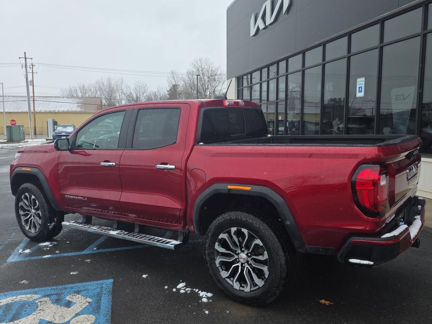Used 2024 GMC Canyon Denali AWD/4WD image 4