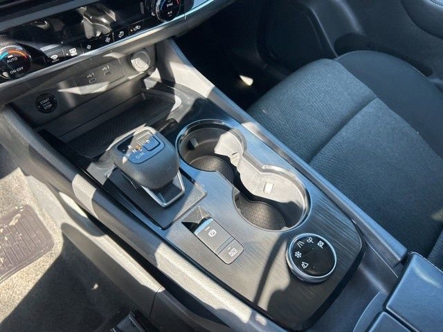 Used 2025 Nissan Rogue SV image 23