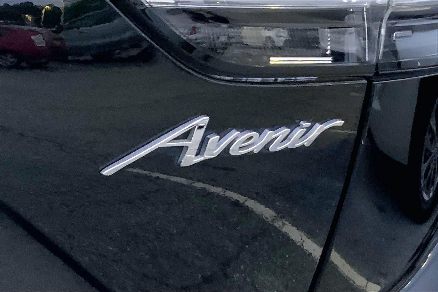 Used 2022 Buick Envision Avenir w/ Technology Package II FWD image 18