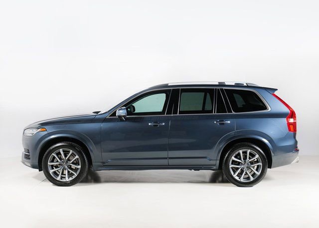 Used 2019 Volvo XC90 T5 Momentum w/ Multimedia Package image 2