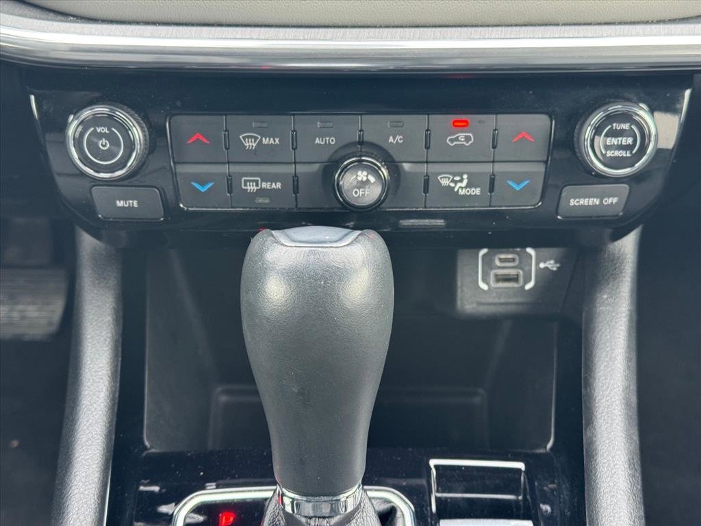 Used 2023 Jeep Compass Limited image 16