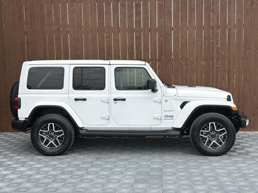Used 2024 Jeep Wrangler Sahara image 14