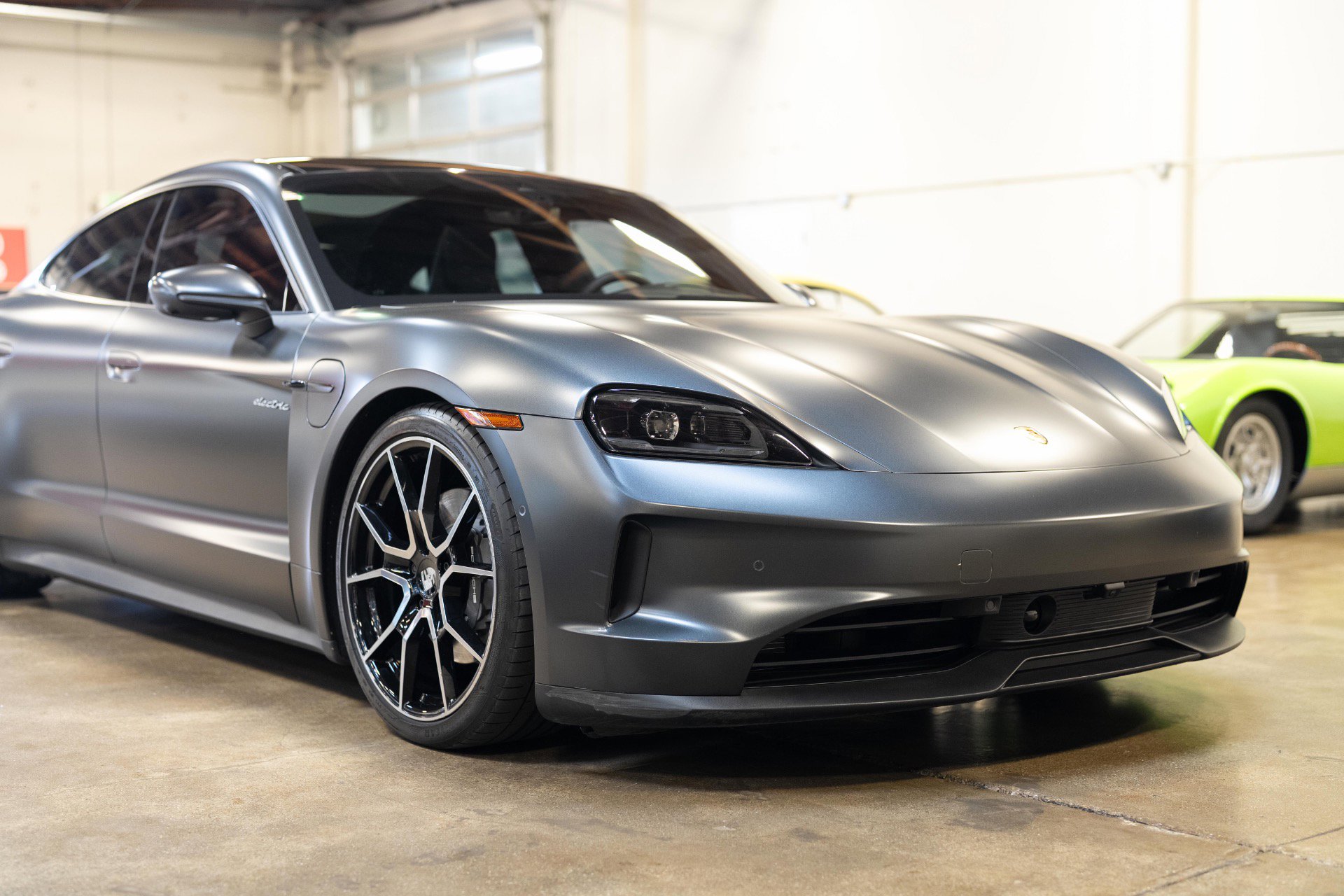 Used 2025 Porsche Taycan RWD image 13