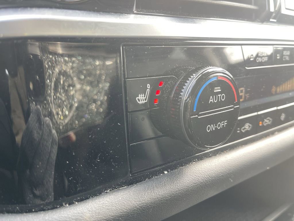 Used 2025 Nissan Pathfinder SV image 28