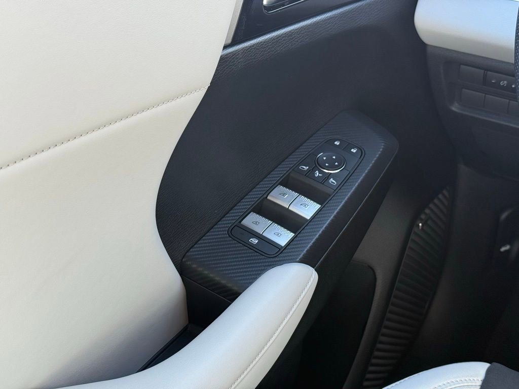 New 2026 Mitsubishi Outlander SE image 7