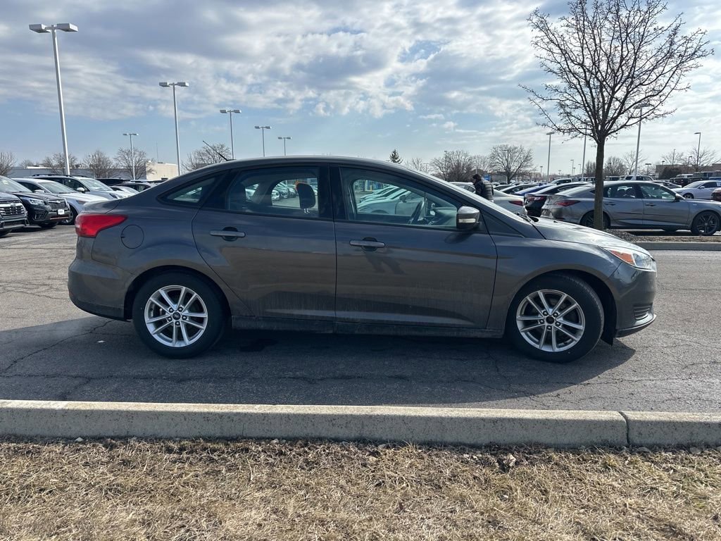Used 2016 Ford Focus SE w/ Reverse Sensing Package image 11