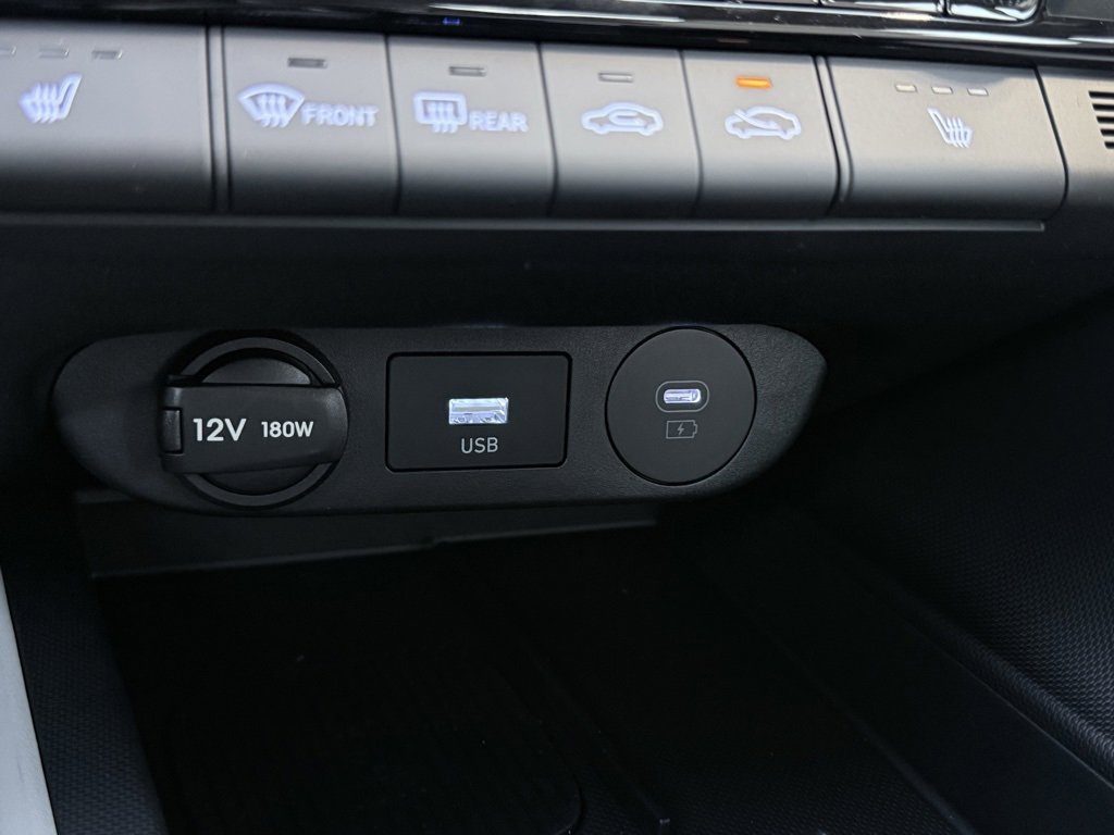 New 2025 Hyundai Elantra Limited image 17