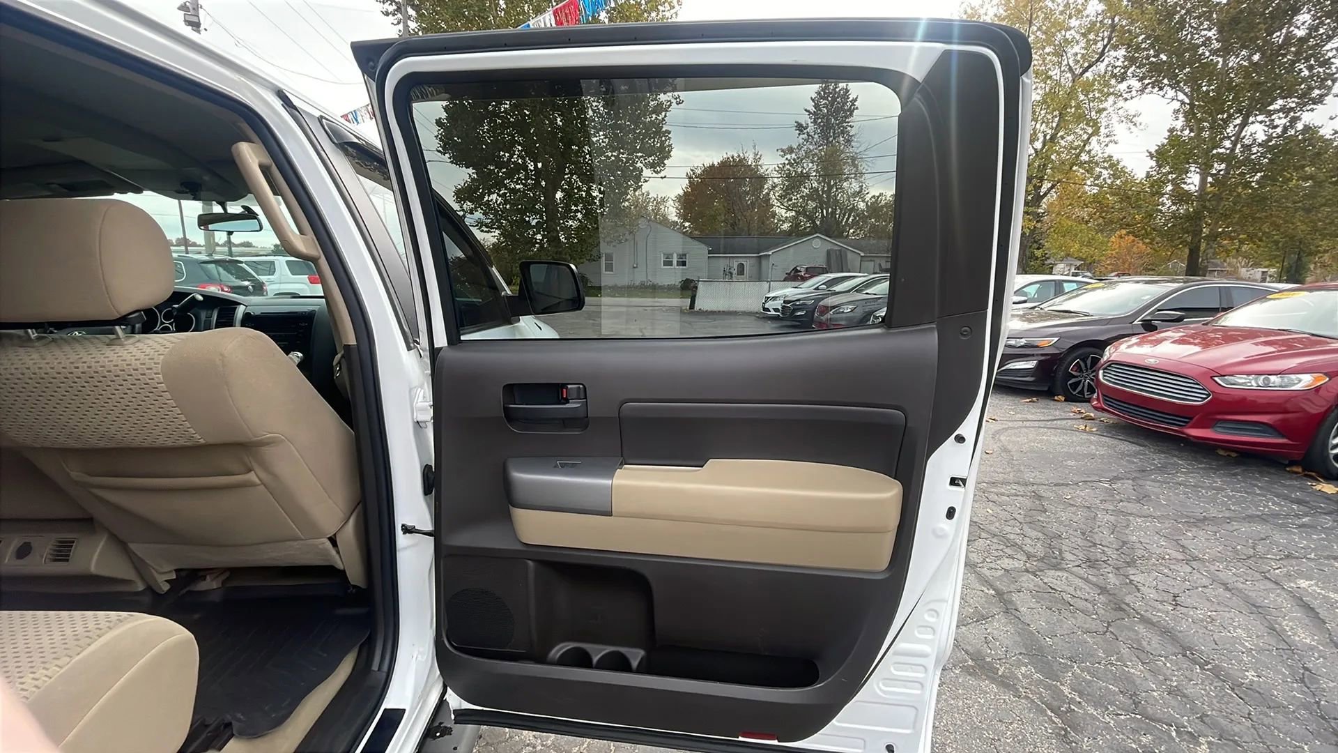 Used 2011 Toyota Tundra 4x4 CrewMax image 28