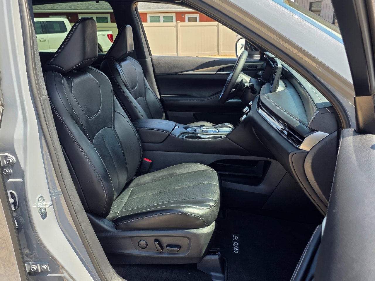 Used 2025 INFINITI QX60 Luxe w/ Black Edition image 28