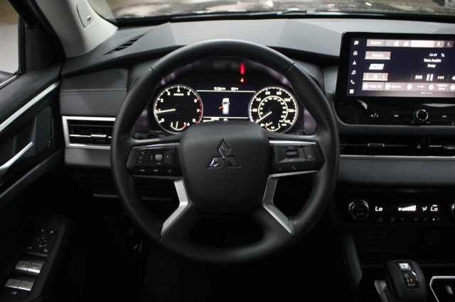 New 2026 Mitsubishi Outlander ES image 21