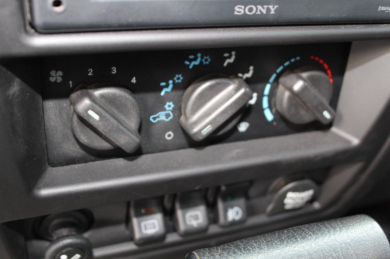 Used 2001 Jeep Cherokee Sport image 54