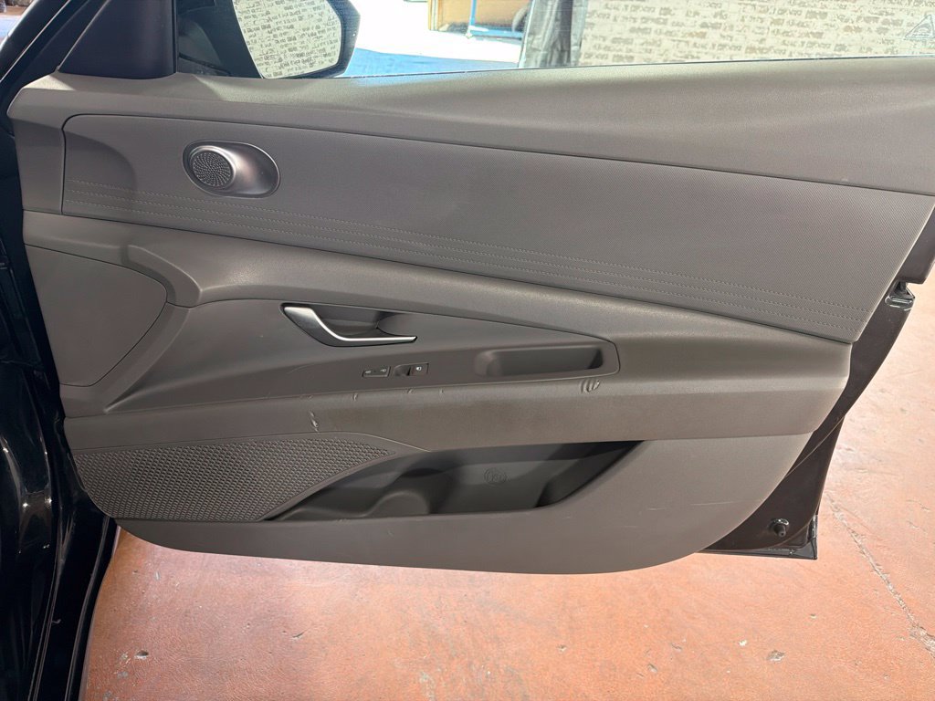 Used 2021 Hyundai Elantra SEL FWD image 11