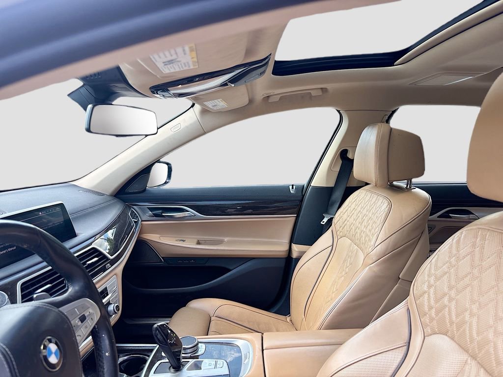 Used 2022 BMW 740i w/ Premium Package RWD image 18
