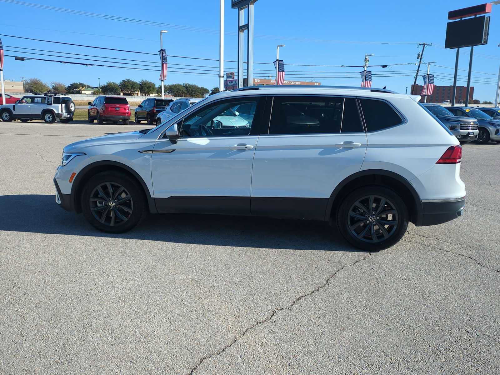 Used 2024 Volkswagen Tiguan SE image 5