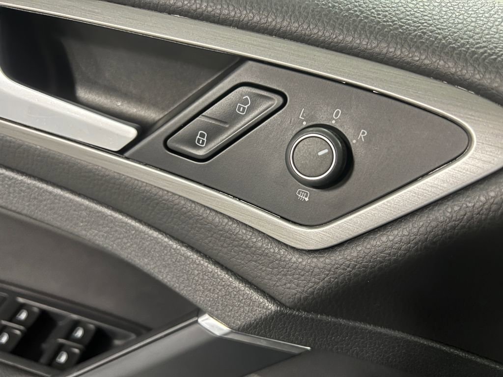 Used 2015 Volkswagen Golf S image 36