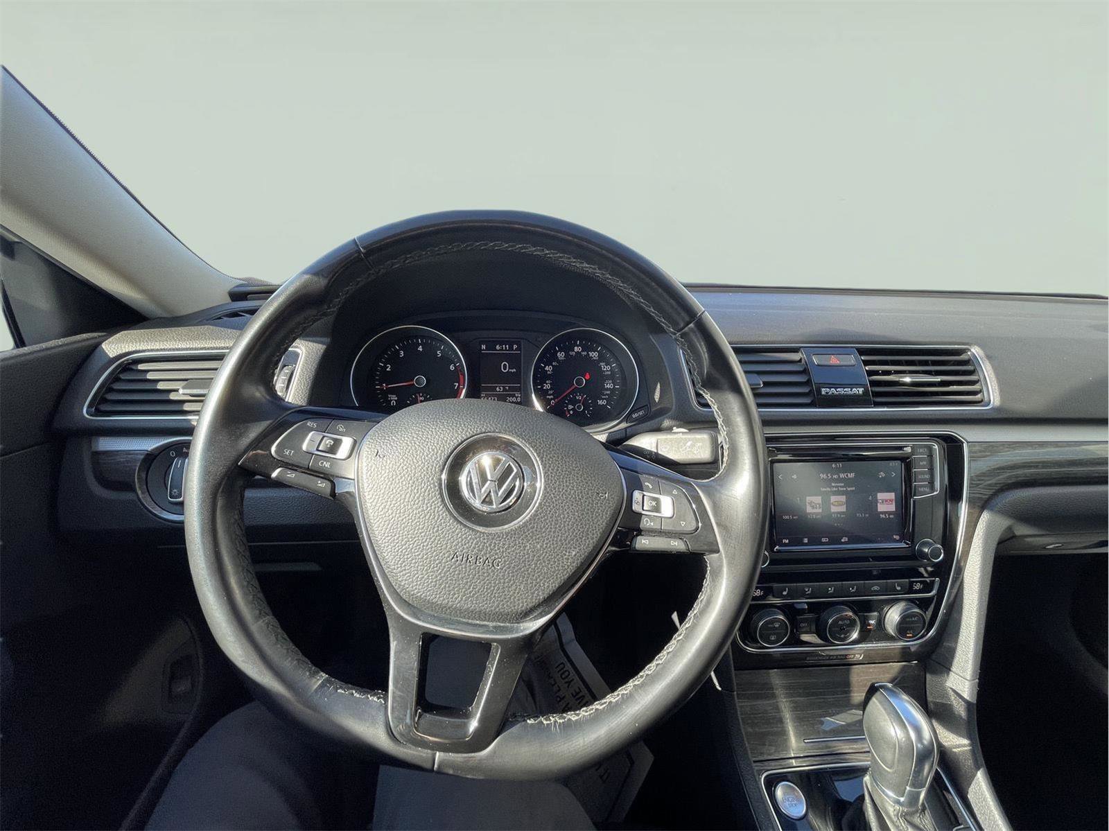Used 2018 Volkswagen Passat 2.0T SE FWD image 24
