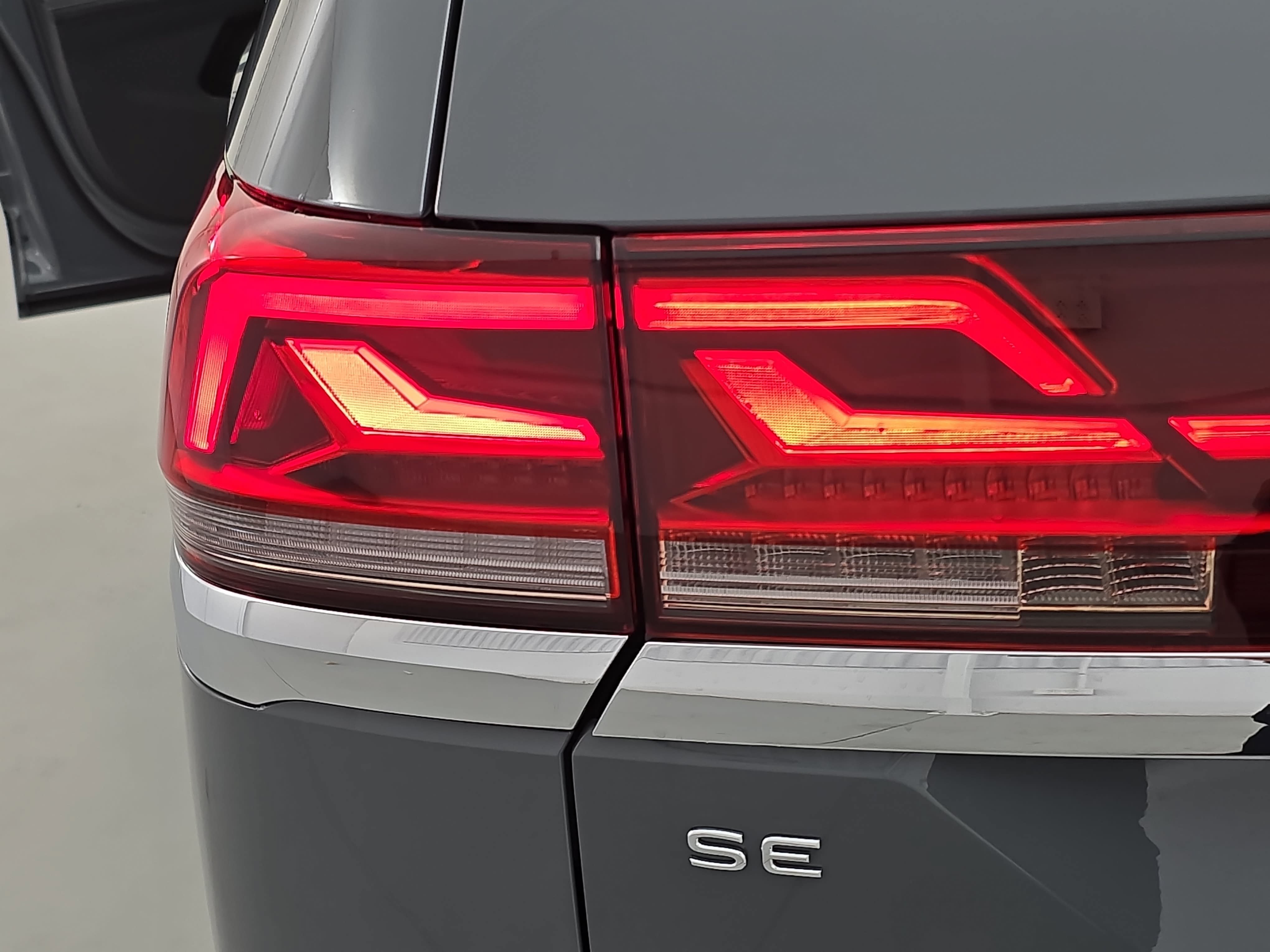 New 2026 Volkswagen Atlas SE FWD image 36