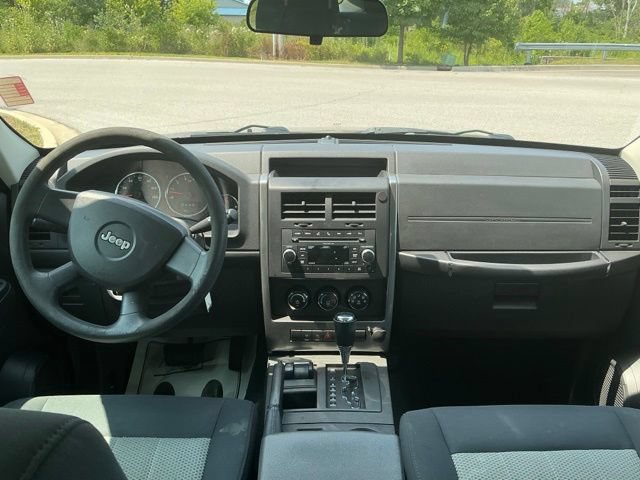 Used 2010 Jeep Liberty Sport AWD/4WD image 19