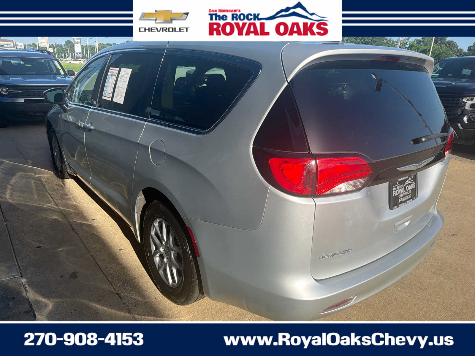 Used 2023 Chrysler Voyager LX FWD image 4