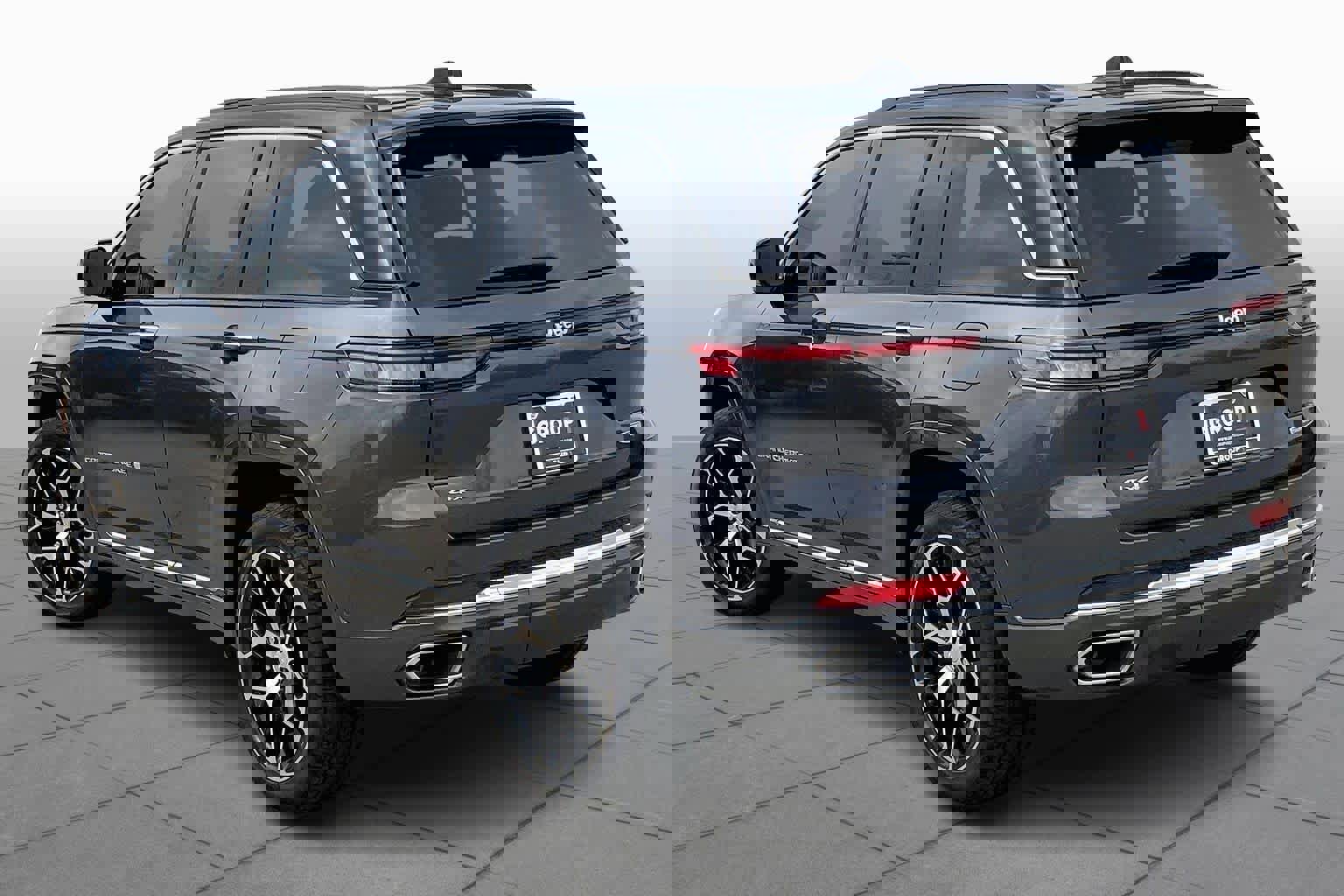 Used 2025 Jeep Grand Cherokee Summit image 12