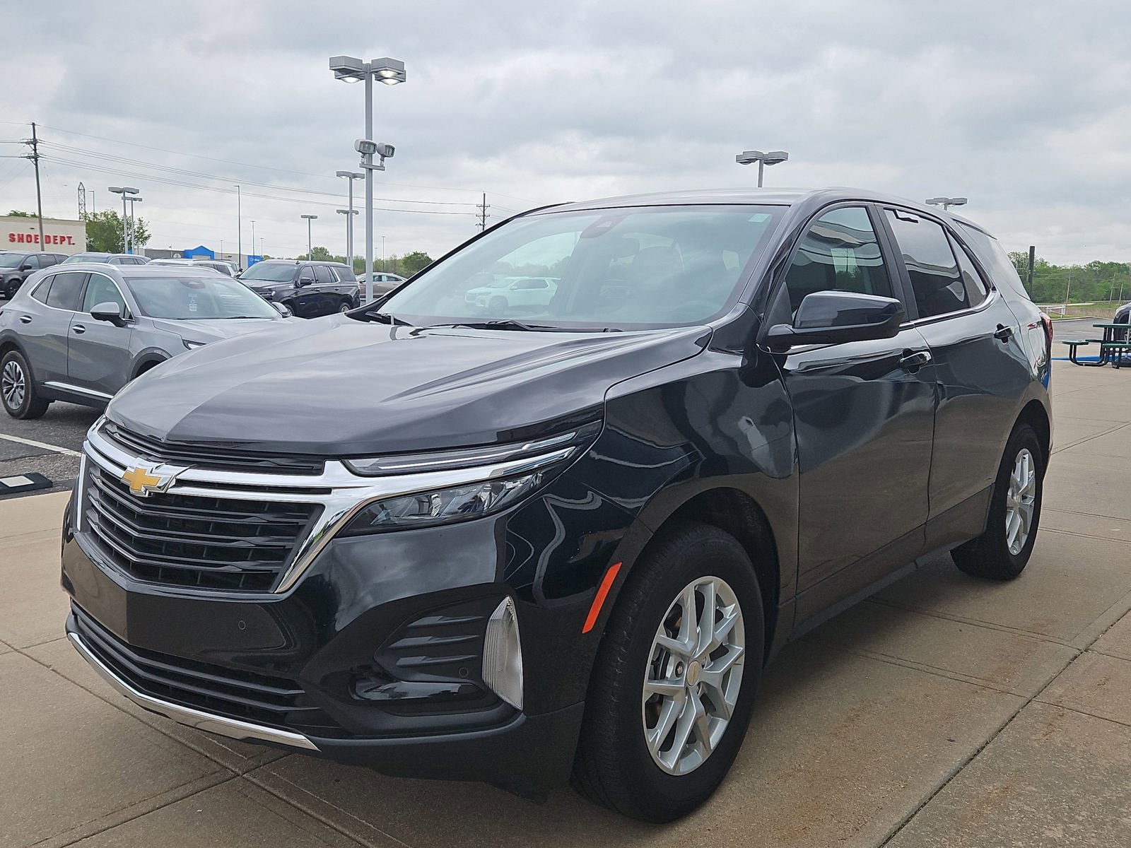 Used 2024 Chevrolet Equinox LT image 2