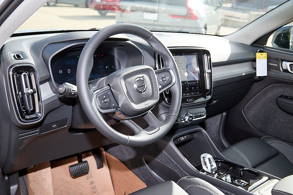 New 2026 Volvo XC40 B5 Ultra w/ Climate Package image 13