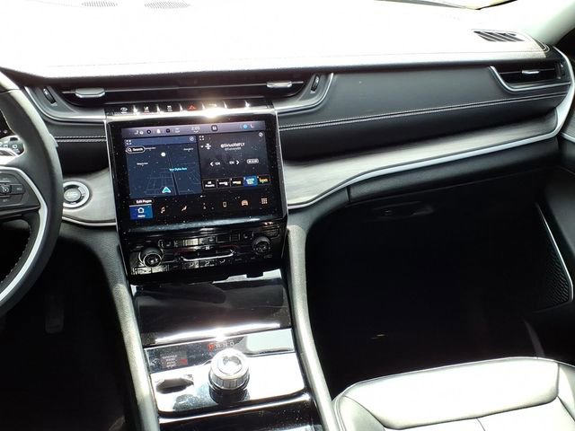 Used 2023 Jeep Grand Cherokee Limited w/ Black Appearance Package image 13