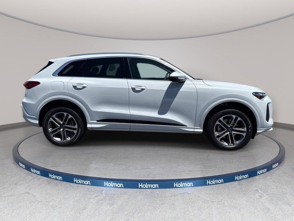 Certified 2025 Audi Q5 Premium w/ Convenience Package AWD/4WD image 4