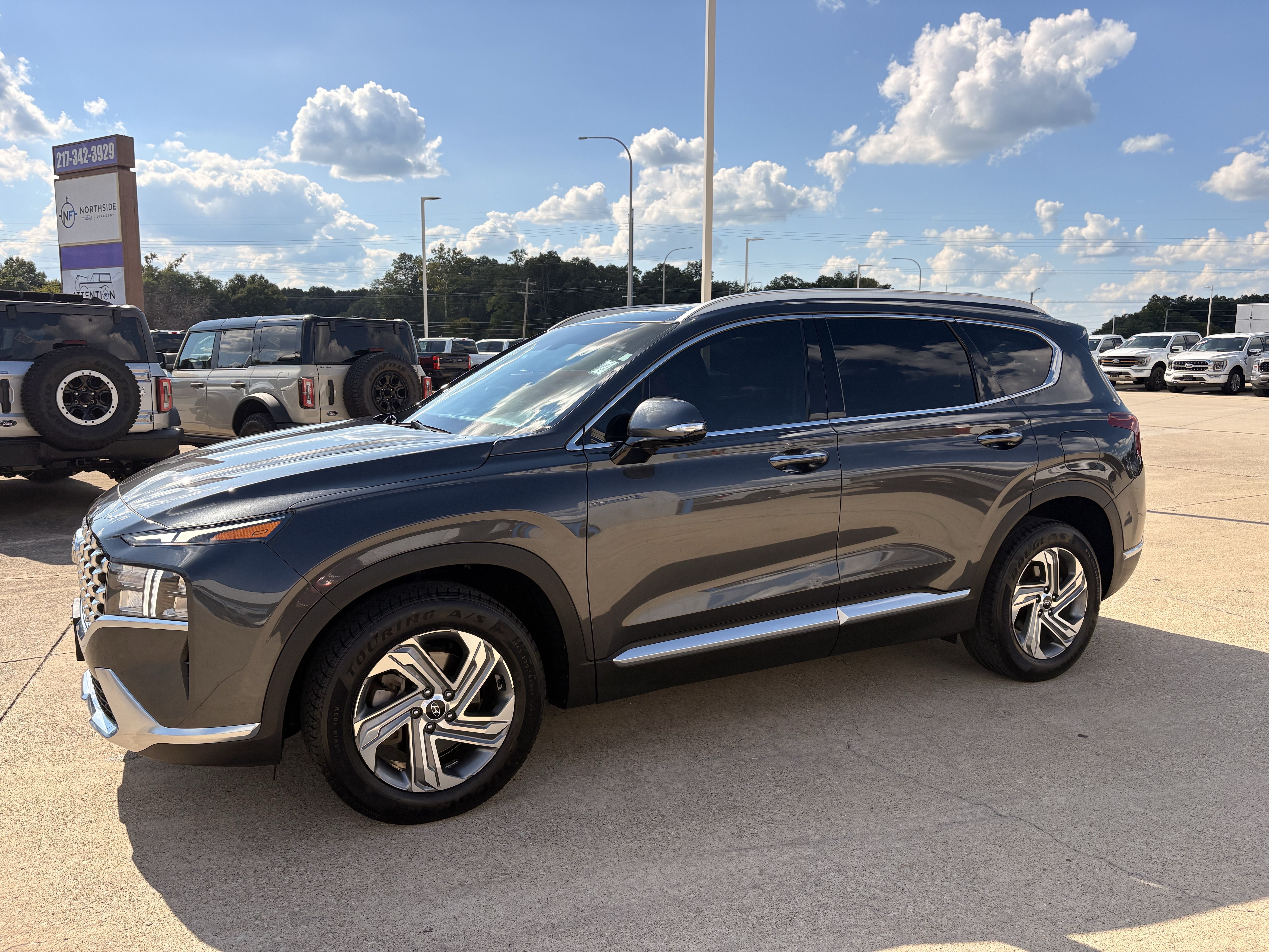 Used 2022 Hyundai Santa Fe SEL w/ Convenience + Premium Package FWD image 3