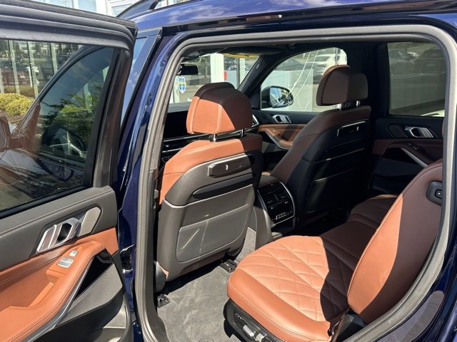 Used 2024 BMW X7 xDrive40i w/ M Sport Package image 8