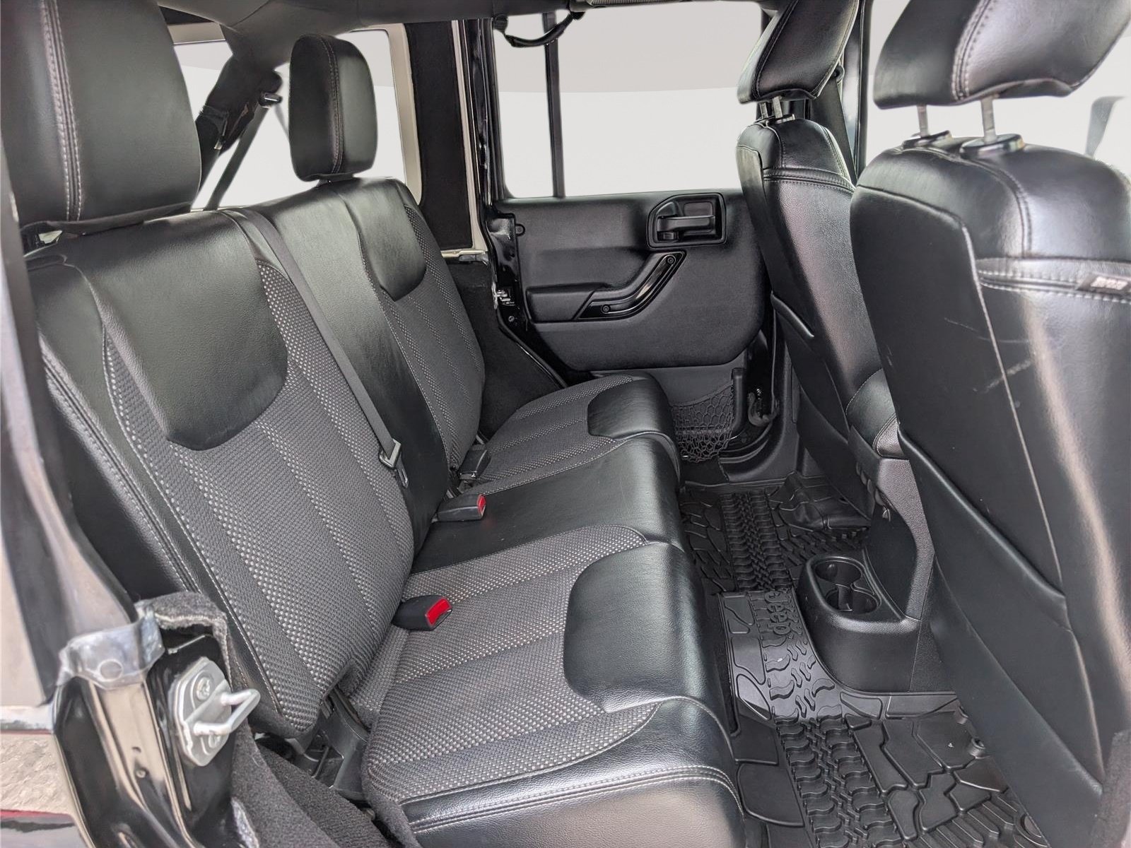 Used 2016 Jeep Wrangler Unlimited Sahara AWD/4WD image 12