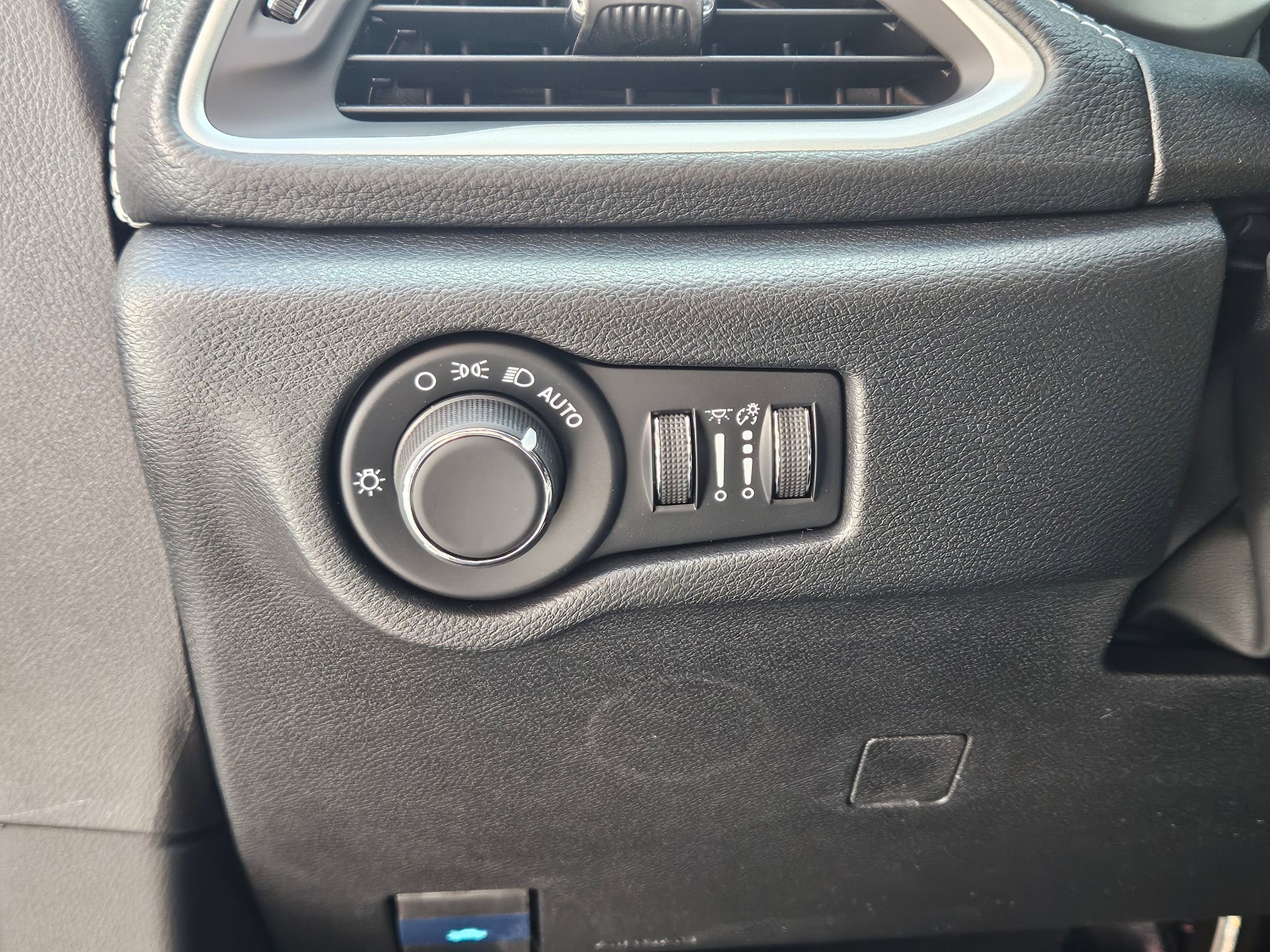 New 2027 Chrysler Pacifica Select FWD image 17