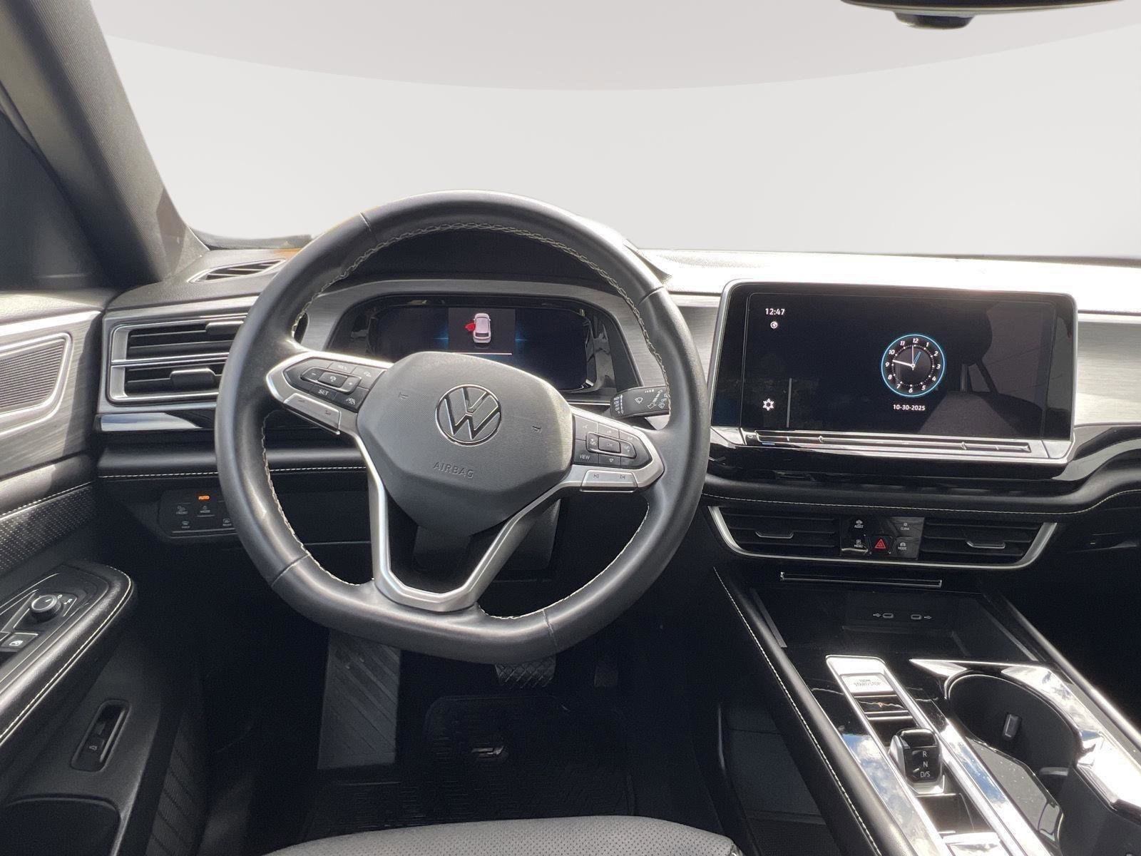 Used 2024 Volkswagen Atlas Cross Sport SE image 13