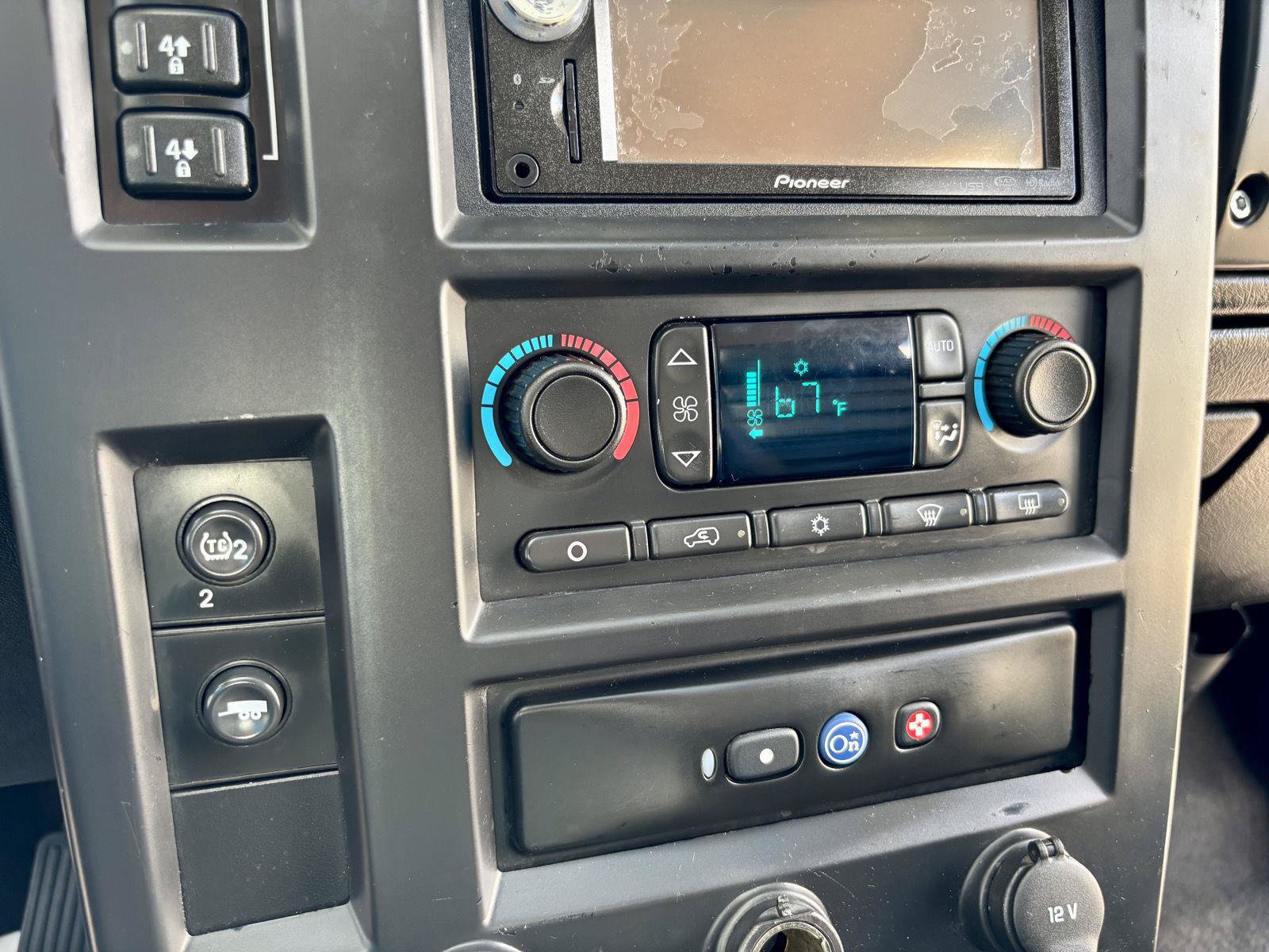 Used 2005 HUMMER H2 w/ Preferred Equipment Group AWD/4WD image 33