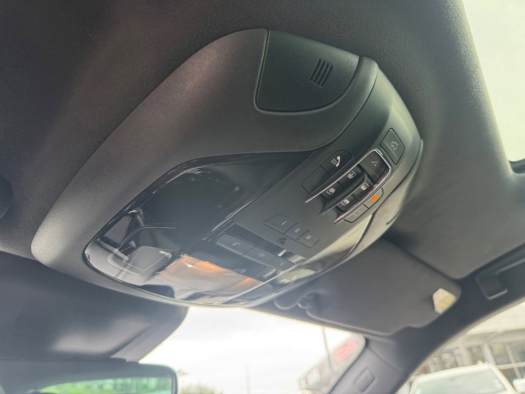 Used 2021 Maserati Levante image 24