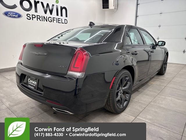 Used 2022 Chrysler 300 Touring L image 5