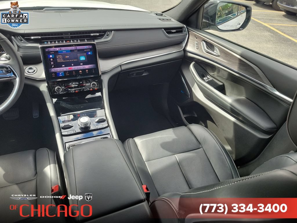 Used 2024 Jeep Grand Cherokee Overland w/ Luxury Tech Group IV AWD/4WD image 16
