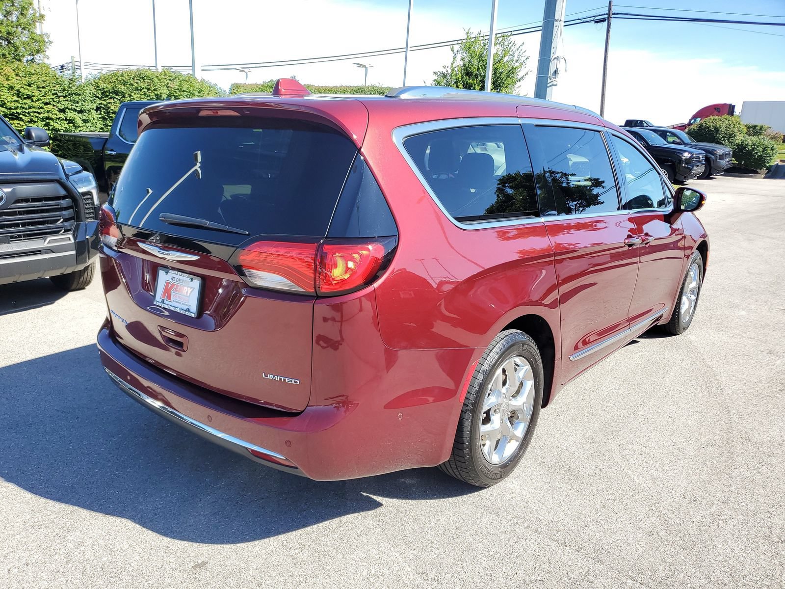 Used 2019 Chrysler Pacifica Limited FWD image 4