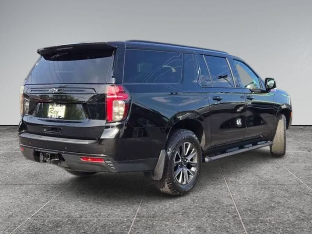Used 2023 Chevrolet Suburban Z71 w/ Luxury Package AWD/4WD image 3