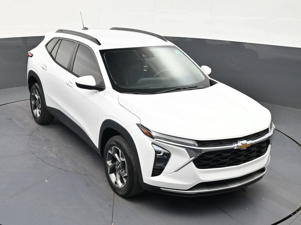 Used 2024 Chevrolet Trax LT w/ Driver Confidence Package FWD image 18